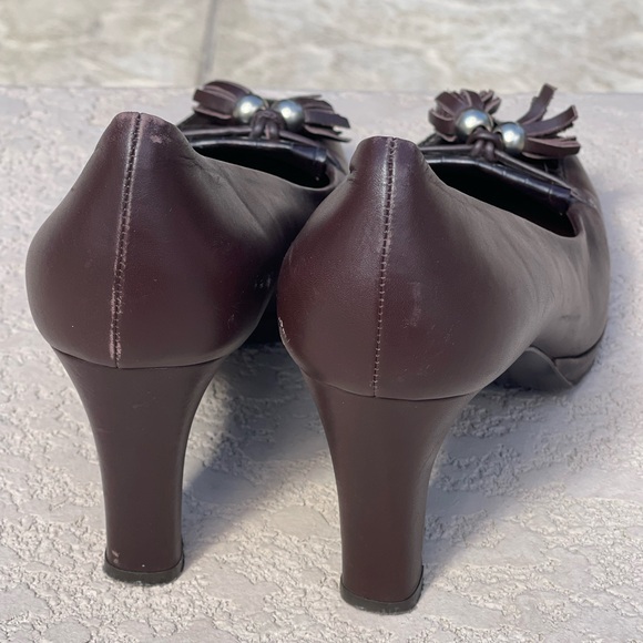 Ferragamo Ladies Leather Brown Tassel Croc 3” Block Heels Pumps 9.5 - Picture 3 of 14